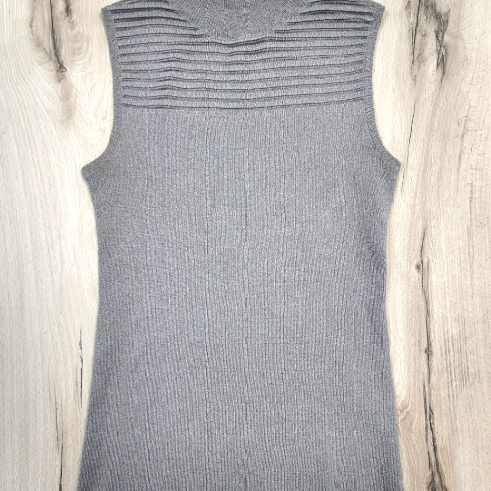 Mc loren grey top